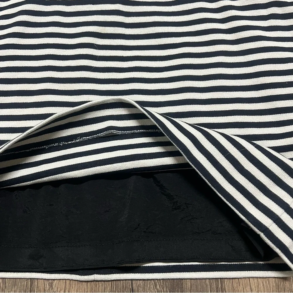 Akris Punto Knee Vtg Knee Length Black White striped Pencil Skirt Stretch Y2K 14 - Picture 5 of 11